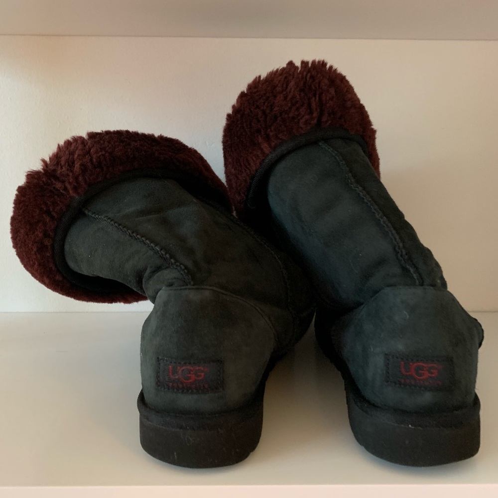NWOT Rare UGG Classic Tall II Boot Black with Red Fur